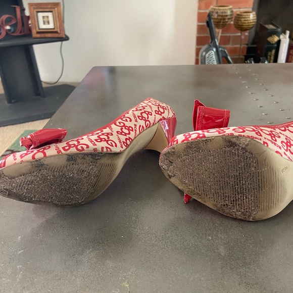 BCBGirls peep toe w/bow pumps. Red and cream. - Picture 9 of 9